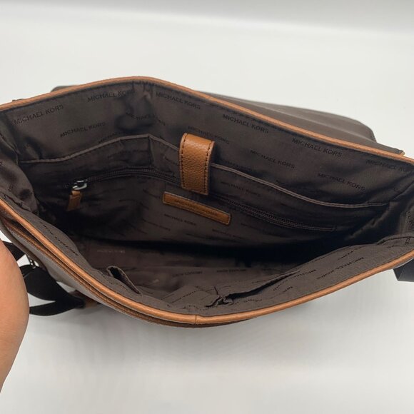Michael Kors Medium Brown Crossgrain Leather Harrison Messenger Bag - Picture 11 of 11